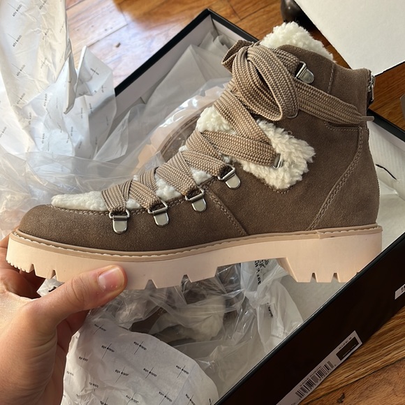 NIB Dolce Vita Pacen Faux Suede Winter Ankle Boots Sage Suede Size 8 - Picture 4 of 7